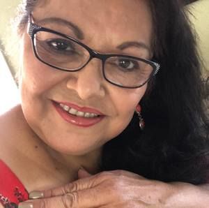 Meet your Posher, Noemy loreto